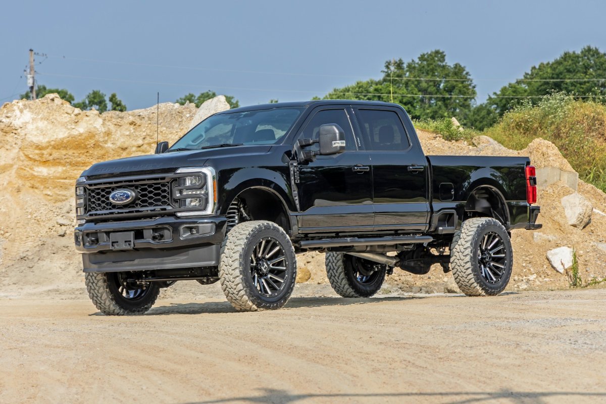 Ford F-250 Super Duty Suspension Lift Kit - Rough Country - 6 Inch Lift Kit | OVLDS | Vertex - 2023+